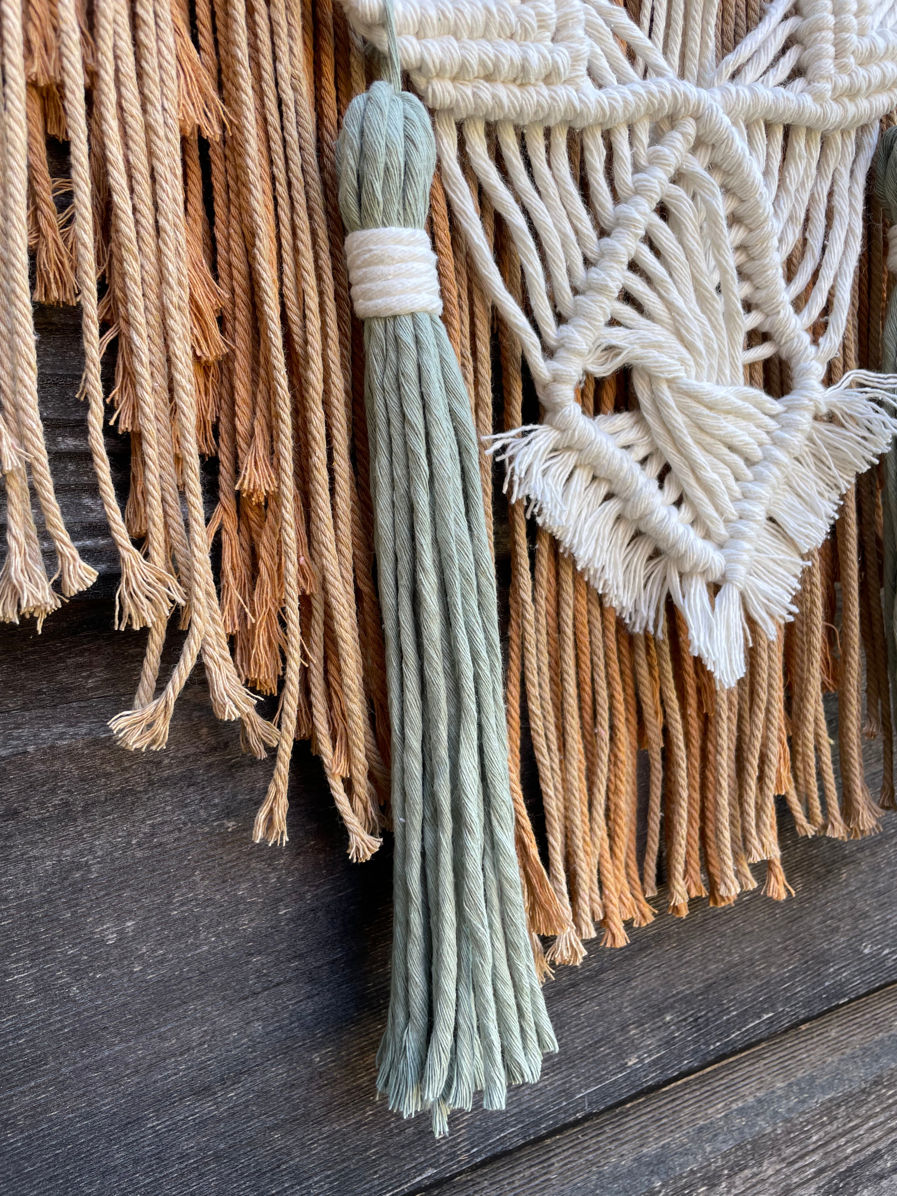 Décoration murale en macramé Éros