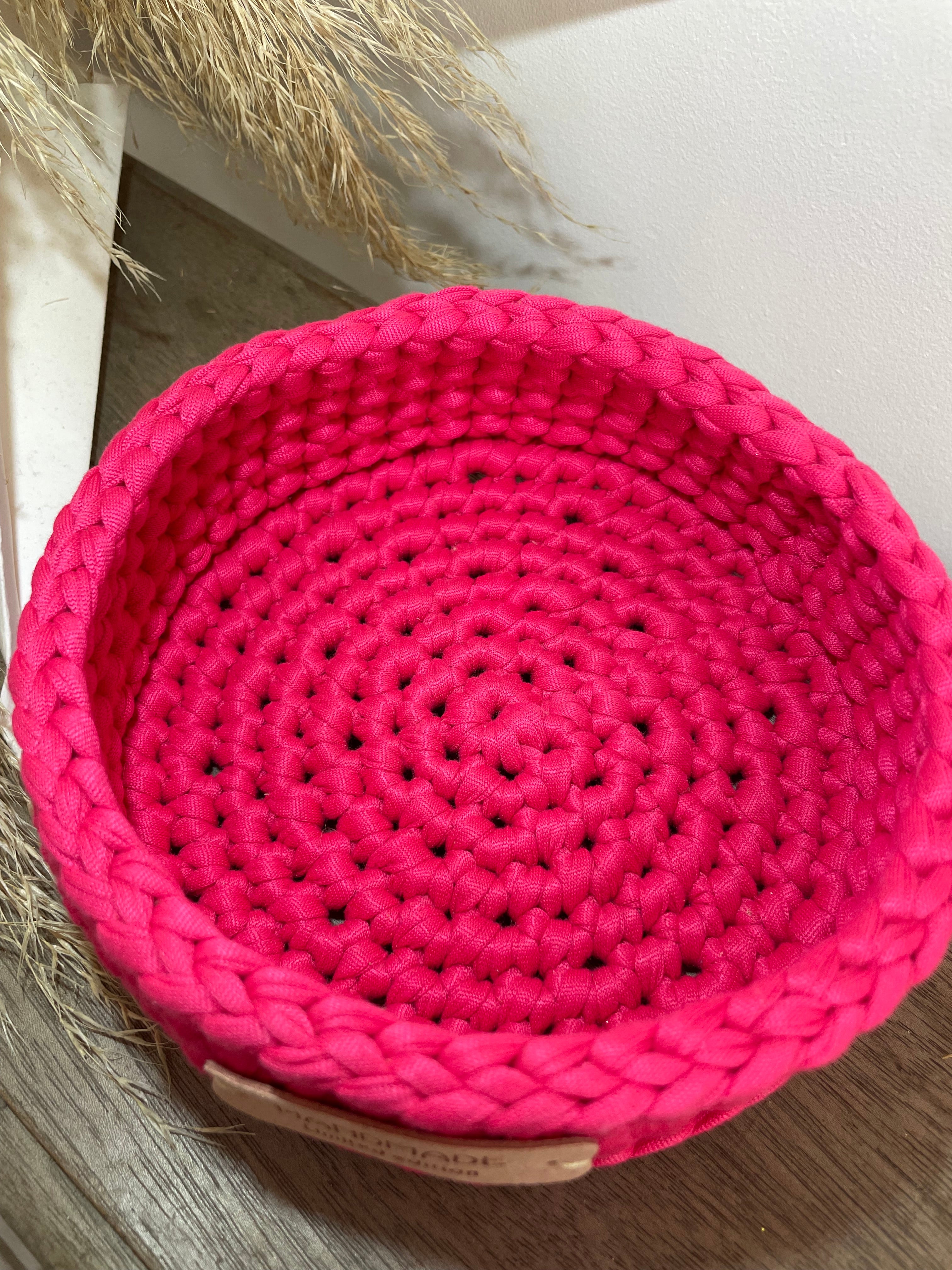 panière réalisée au crochet  rose fushia vue d'en haut 
