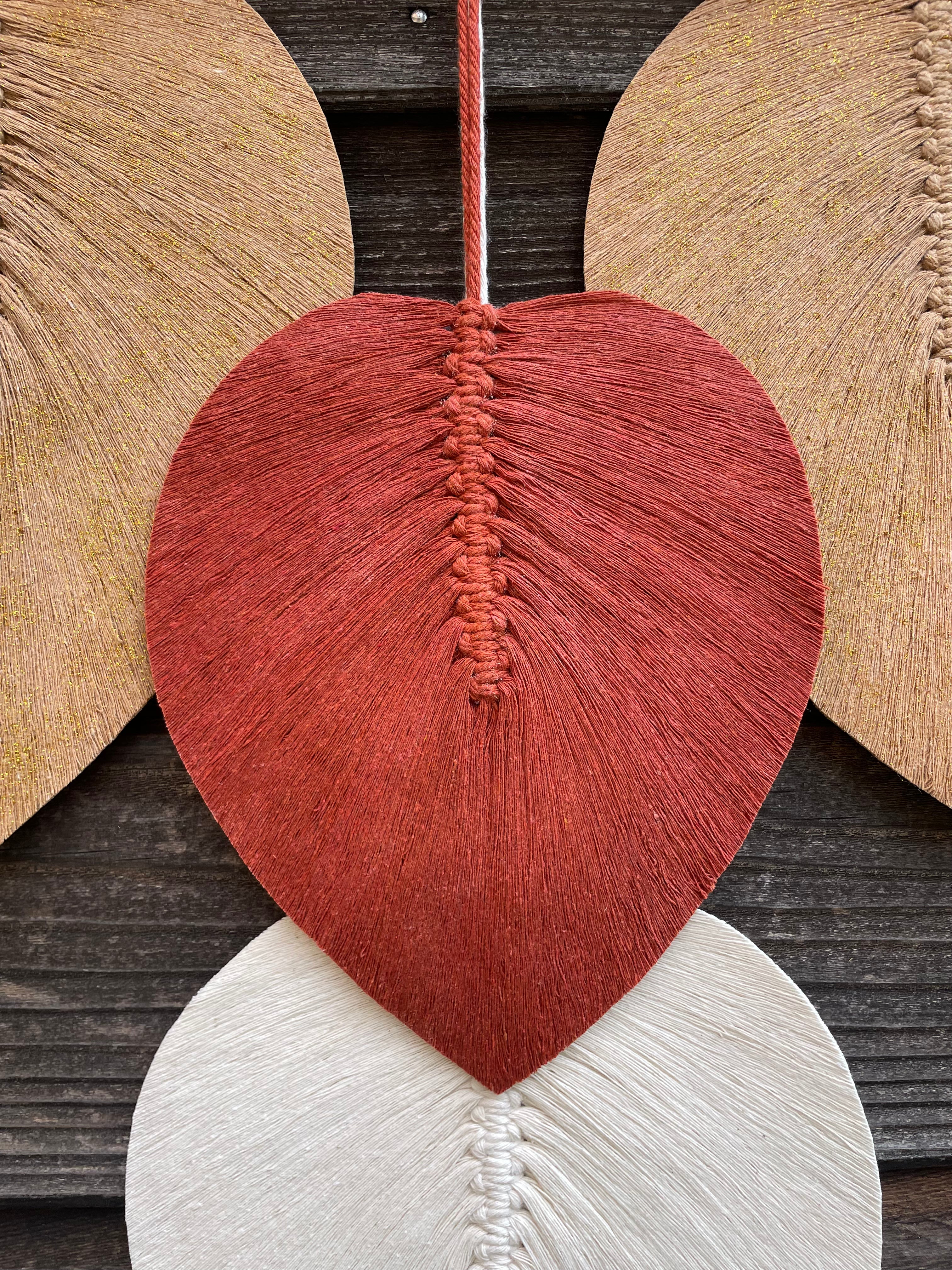 zoom sur une feuille en corde de coton stabilisée couleur terracotta décoration murale
